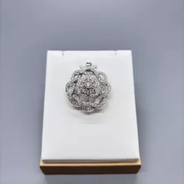 18K金花形鑽石胸針